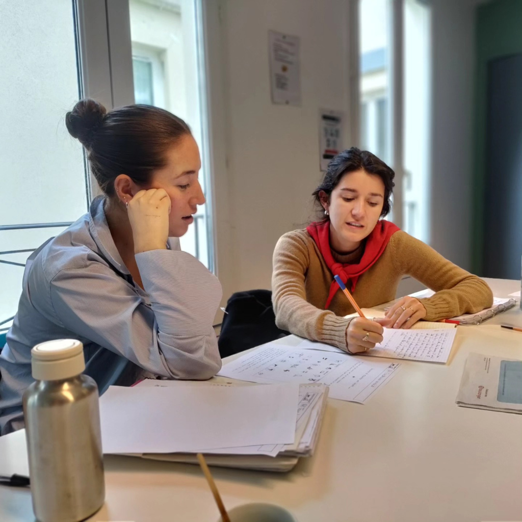 école-de-langue-à-paris-image-professeur-de-français